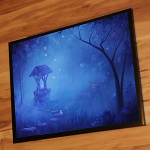 Konsttryck - Blå månbelysta förtrollade skogsfjärilar Hemlig brunn - Fantasilandskapsväggkonst - Välj storlek 10x15 cm 13x18 cm 20x25 cm 30x43 cm TRYCK bild 6
