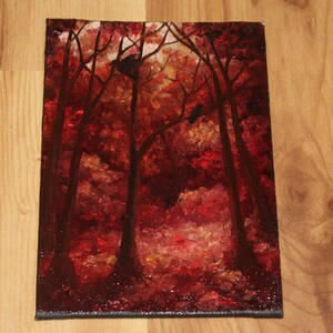 K&ouml;nnte beinhalten: Acrylbild einer Waldszene mit hohen, dunkelbraunen B&auml;umen und leuchtend rotem und orangefarbenem Laub. Zwei schwarze V&ouml;gel sitzen in den B&auml;umen. Das Kunstwerk befindet sich auf einer rechteckigen Leinwand.