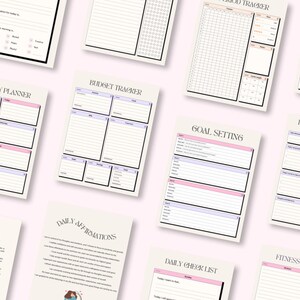 Op de afbeelding: Een set printbare plannerpagina's met een roze en paarse kleurschema. De pagina's bevatten een weekplanner, budgettracker, doelstelling, dagelijkse affirmaties, dagelijkse checklist, fitnesstracker en dankbaarheid oefenen.