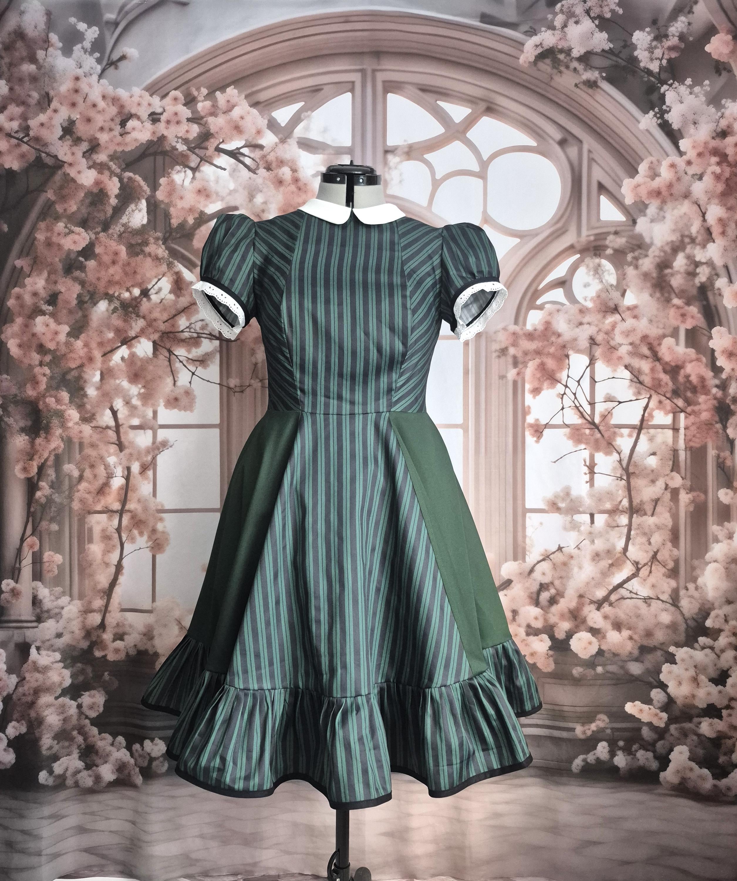 how to dress for your son's graduation What Moms Wear Their Child's mom graduation outfit for parents main image 0
