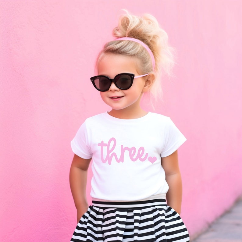 Camiseta de cumpleaños para niña: Conjunto de tres corazones imagen 1