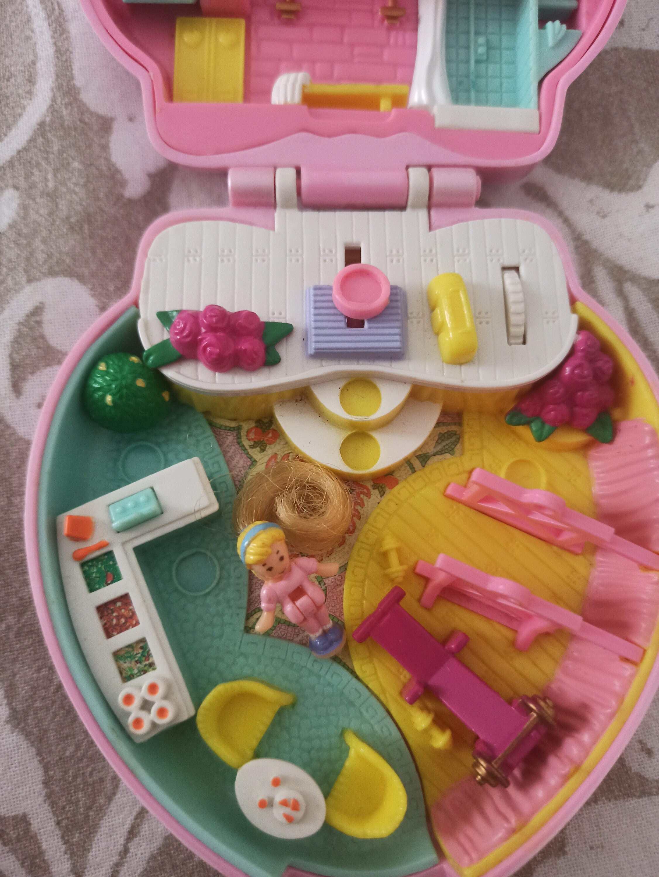 Polly Pocket Stylin Workout 1995 Fitness Studio Vintage Bluebird