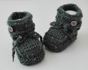 Babyschuhe, Babystiefelchen, Taufschuhe, in grün aus Wollmischung gestrickt