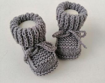 gestrickte Babyschuhe Taufschuhe Krabbelschuhe grau Wollmischung