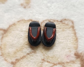 Middie Blythe Geta Sandals, Miniature Japanese  Clogs for 20cm Doll, Black and red Traditional Doll Shoes, Doll Accessories