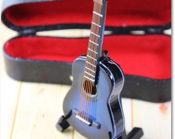 Guitarra de madera en miniatura para casa de muñecas, instrumento en miniatura, guitarra acústica, instrumento musical, réplica en miniatura con soporte y estuche