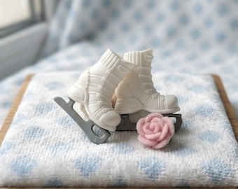 White Ice Skates for Neo Blythe Dolls, Miniature Figure Skates for 1/6 Fashion Dolls, Doll Accessories for Licca and Pure Neemo S