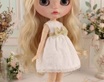 White Lace Blythe Doll Dress with Pearl Headband, 1/6 Scale Doll Clothes, Floral Embroidery Handmade Outfit | The hand flower