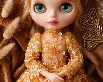 Golden Beaded Lace & Layered Tulle Gown for 1/6 Scale Dolls (Blythe, Licca, Obitsu) | The hand flower