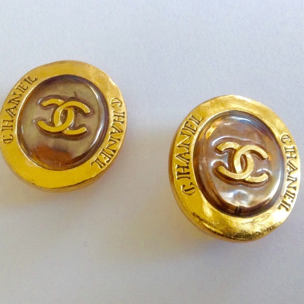 Authentischen Chanel plattiert Bj 1999 gold Ohrringe Clip, CC-Logo in leicht Rosa Gripoix Stein Basis, beidseitig mit atemberaubenden unterzeichnet