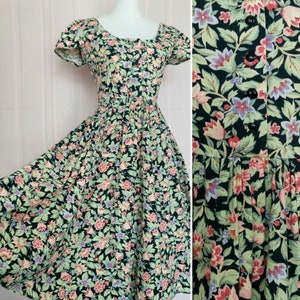Vintage 80s does 50s dress/cotton black floral dress/summer dress/picnic dress/full skirt/size S/M