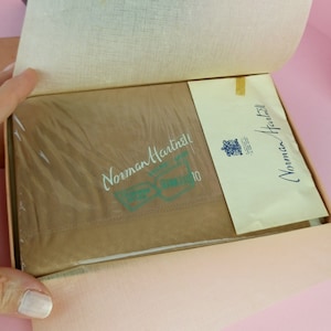 Vintage 40s Norman Hartnell nylon stockings/dead stock/size 9