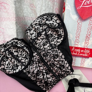 Vintage anni &#39;50 Lovable Bustier in raso rosa e pizzo nero con scatola originale//stock esaurito//corsetto taglia 36 B