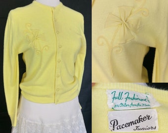Vintage 50s yellow floral cardigan/cropped fitted cardigan/size S