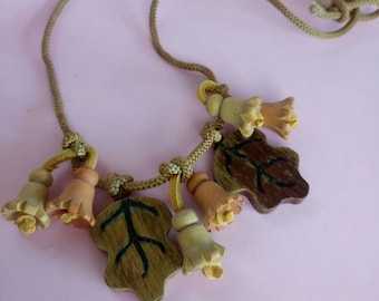 Vintage 1930s wooden leaves necklace