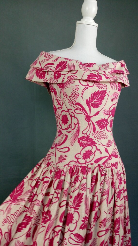 Vintage 1940s floral/leafy off shoulder linen dre… - image 6