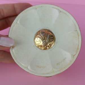 Vintage Yardley London, makijaż zdobiony pszczołą/puder do cery/pudełko celuloidowe/kolekcjonerski