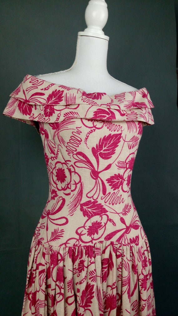 Vintage 1940s floral/leafy off shoulder linen dre… - image 5