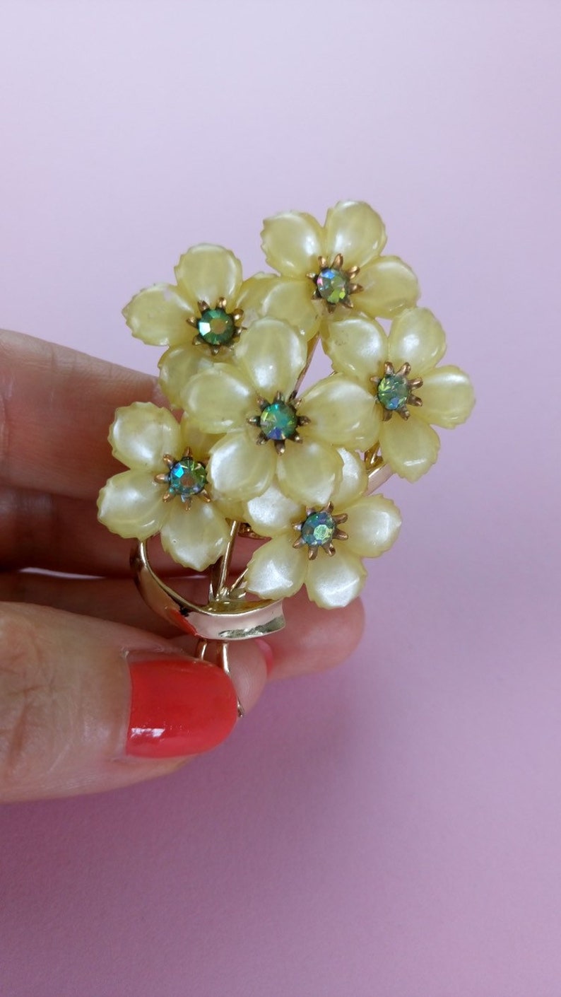 Vintage 50s floral brooch yellow lucite brooch