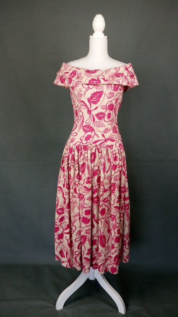 Vintage 1940s floral/leafy off shoulder linen dre… - image 2