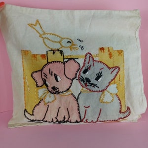 Vintage 30s embroidered pillow/child pillow/1930s novelty embroidery/vintage linen