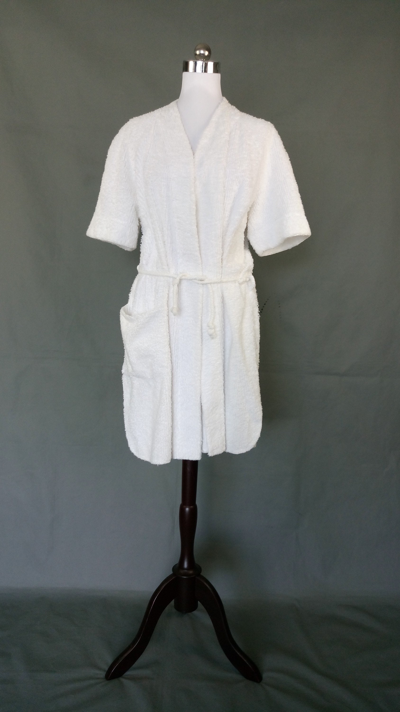 Vintage 50s/60s White Chenille Beach Robe/short Bath Robe With Rope ...
