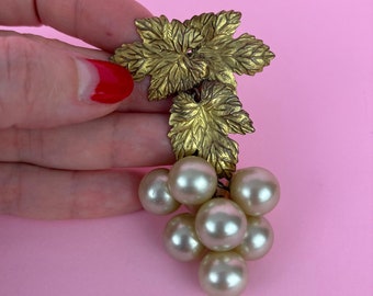 Vintage 40s large Grape and leaves dangling pearls Brooch