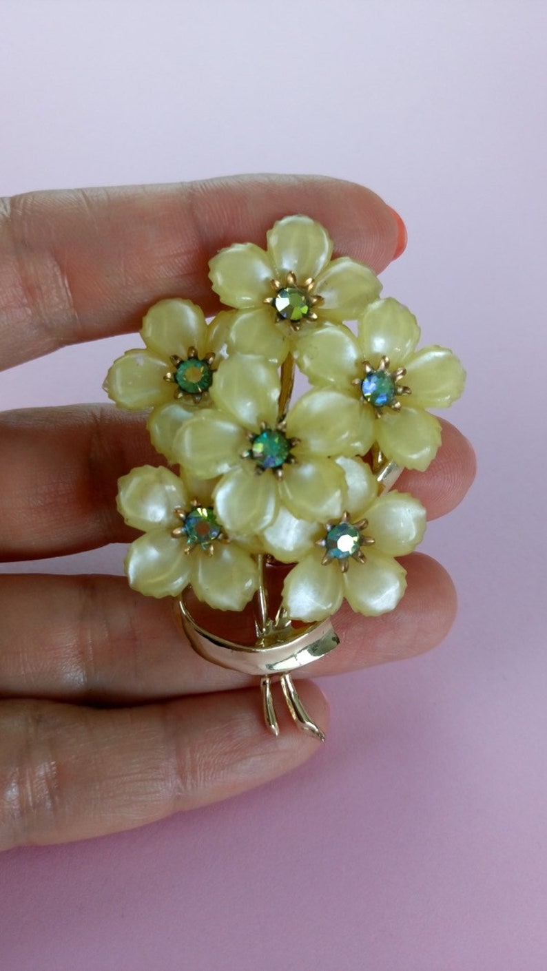 Vintage 50s floral brooch yellow lucite brooch