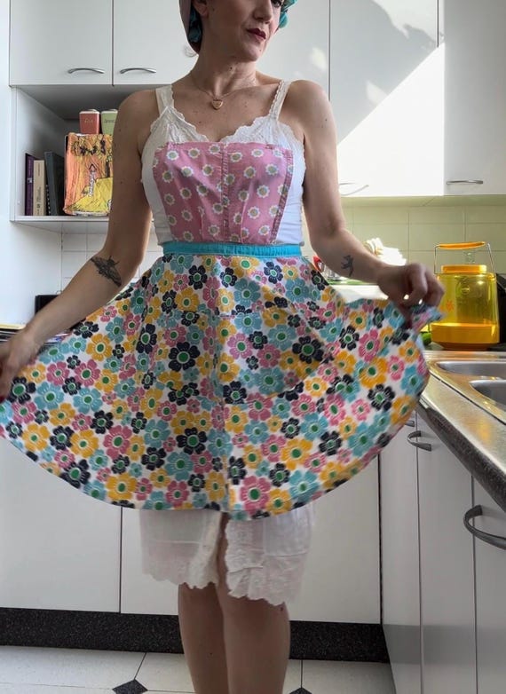 Vintage 50s/60s Full Cotton Floral Apron/pinafore Style