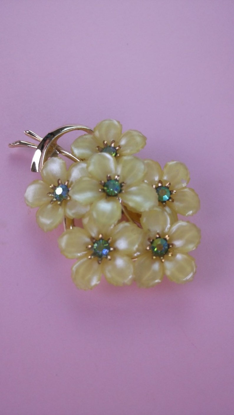 Vintage 50s floral brooch yellow lucite brooch