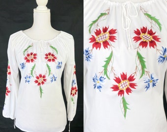 Vintage 70s Peasant top/floral embroidered folklore top size S/M