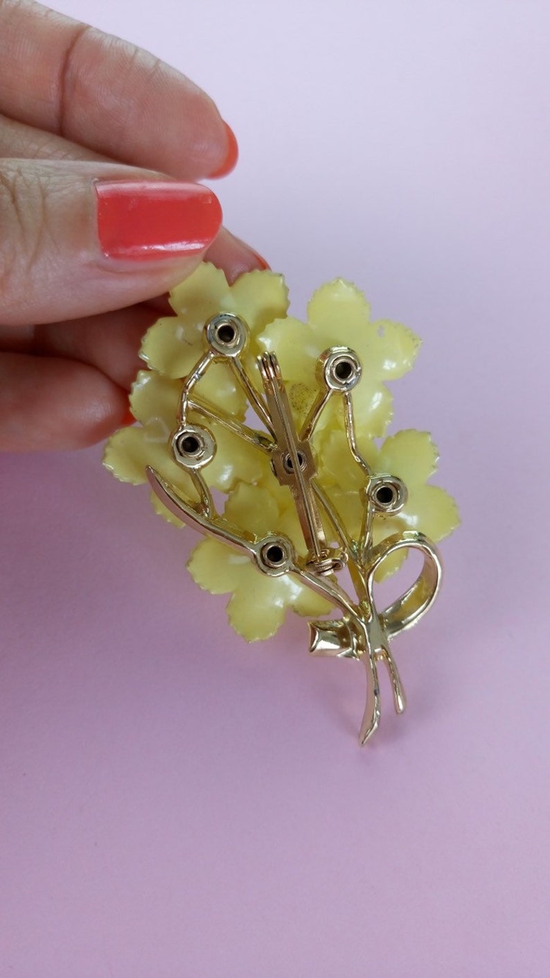 Vintage 50s floral brooch yellow lucite brooch