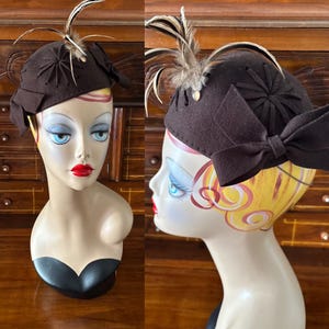 Vintage 30s/40s Brown felt wool top hat with feathers