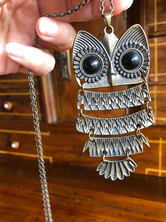 Vintage 70s Owl Pendant Necklace Articulated long