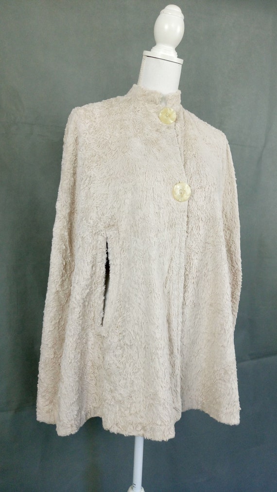 Vintage 40s ivory lightweight plush cape by San F… - image 3