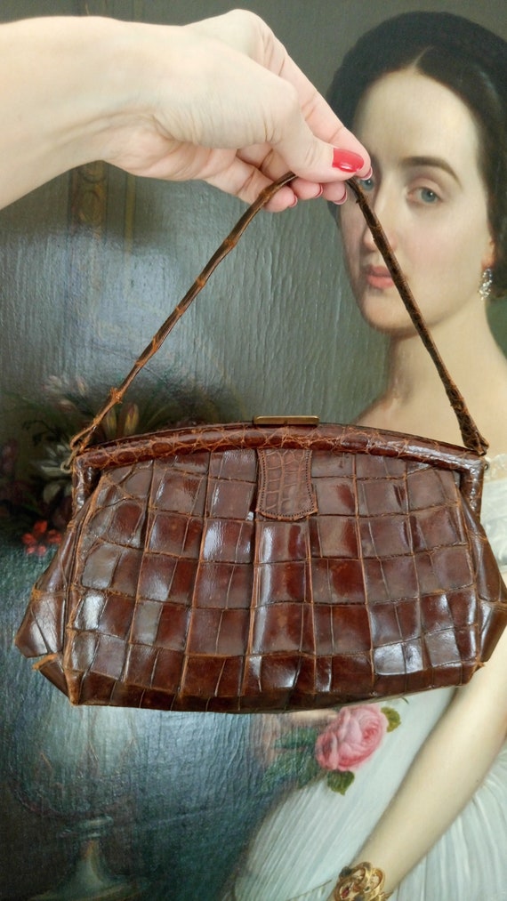 Vintage 30s brown exotic leather handbag/fan shape