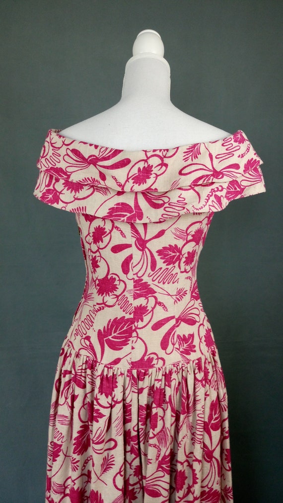 Vintage 1940s floral/leafy off shoulder linen dre… - image 9