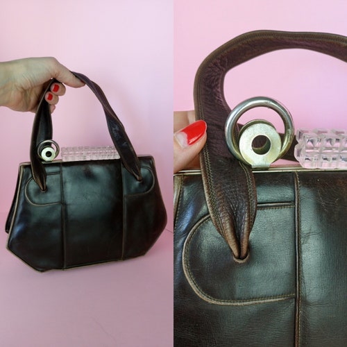 Sac à main en cuir marron foncé/sac Art déco vintage des années 30 avec fermoir en Lucite