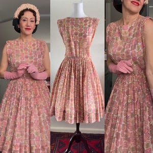 Vintage 1950s pastel pink novelty print dress/summer dress/size S/M