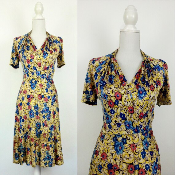 Vintage 1940s Floral Rayon Jersey Dress/size S