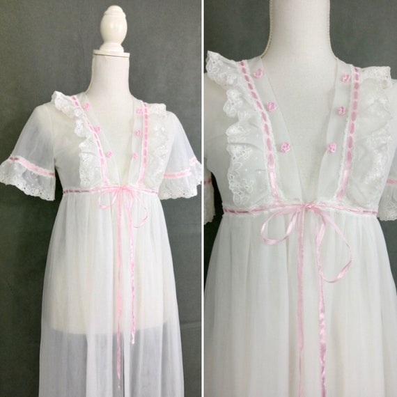 Vintage 50s/60s white and pink Peignoir with lace