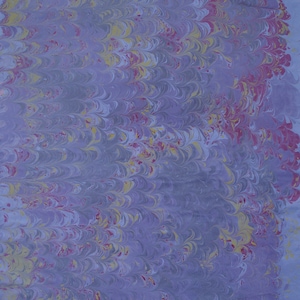 Marmerpapier 2021-27 voor boekbind- of scrapbookingprojecten, op 50 x 70 cm paars kleipapier 130g/m²