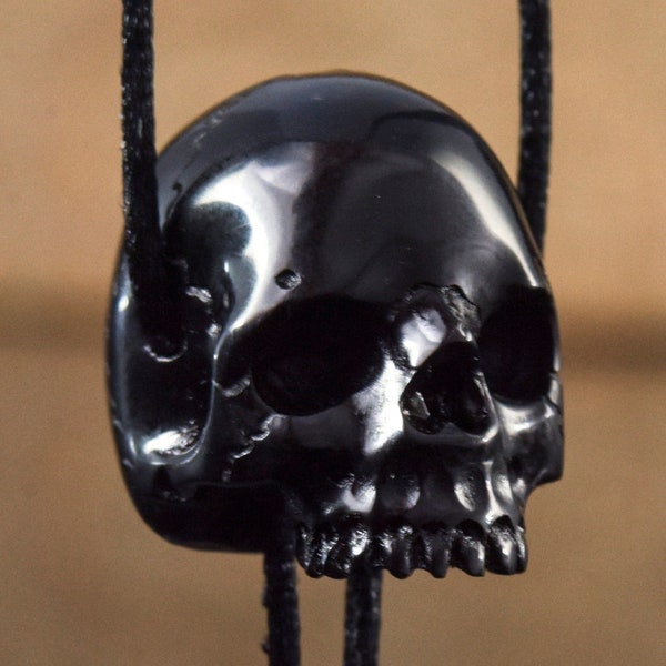 Human Skull Guru Bead Horn Carving Memento Mori Sculpture Mala 3 Holes 4.78 g