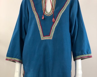 tunique vintage en coton bleue brodée au point de croix des années 60