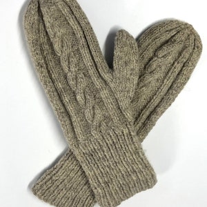 vintage hand cable knit wool mittens 80s