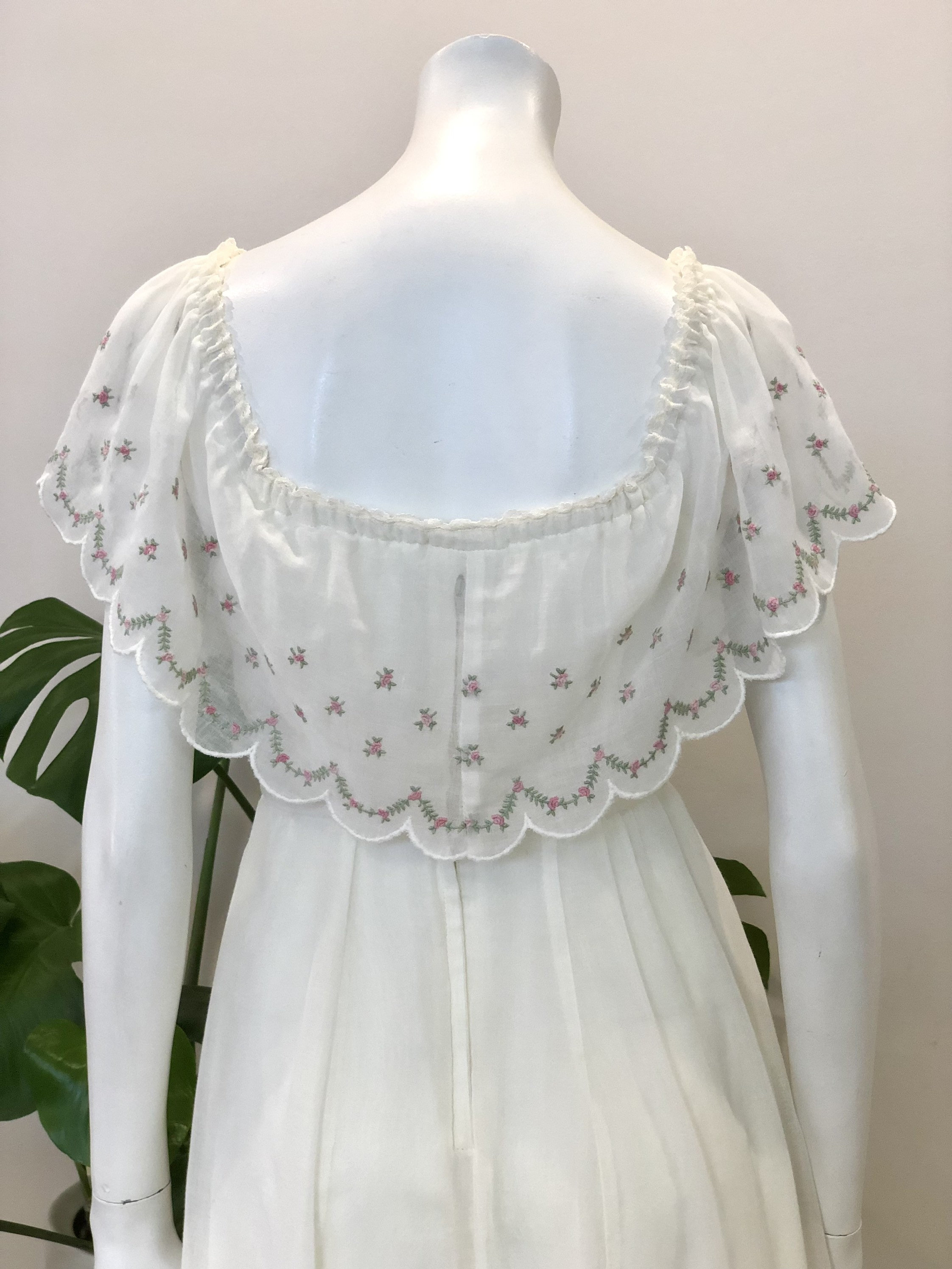 Vintage Gunne Sax by Jessica Floral Embroidered Ivory Cotton Voile Midi ...