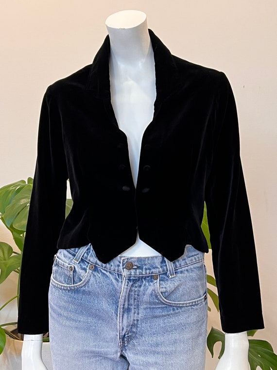 vintage black velvet cropped fitted jacket w/ blac