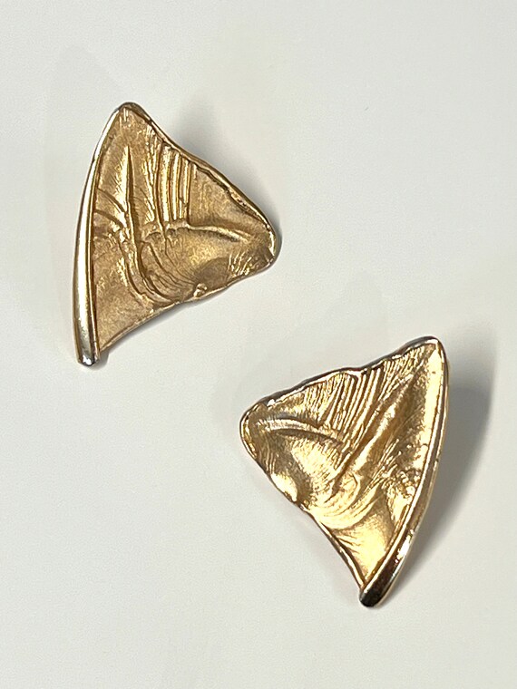 vintage abstract gold triangular textured earring… - image 1