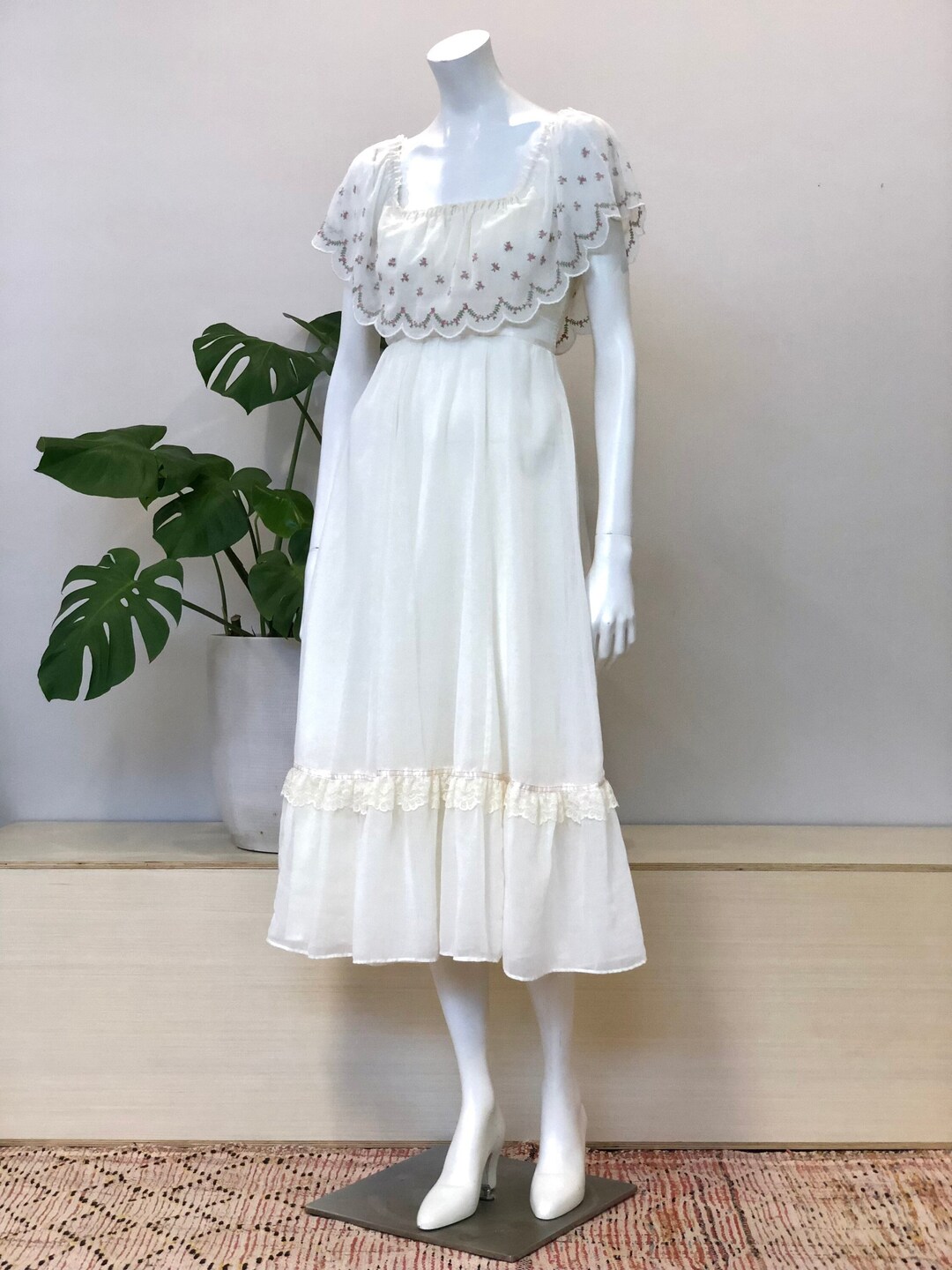 Vintage Gunne Sax by Jessica Floral Embroidered Ivory Cotton Voile Midi ...