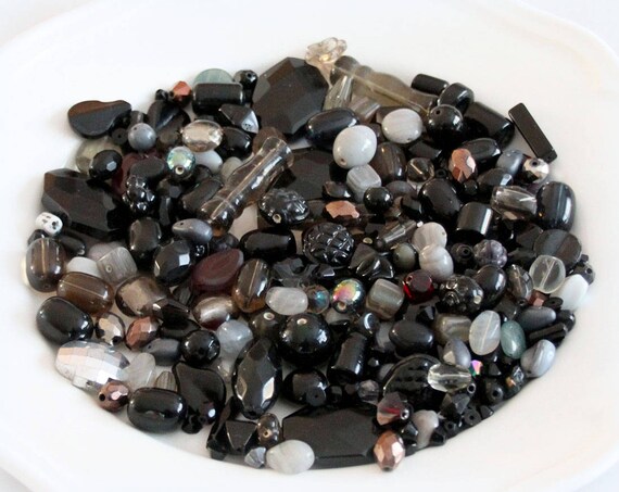 JEWELLERY MAKING MIXED COLOUR BEADS 80g BLACK GREY METALIC GLASS ACRYLIC CRYSTAL